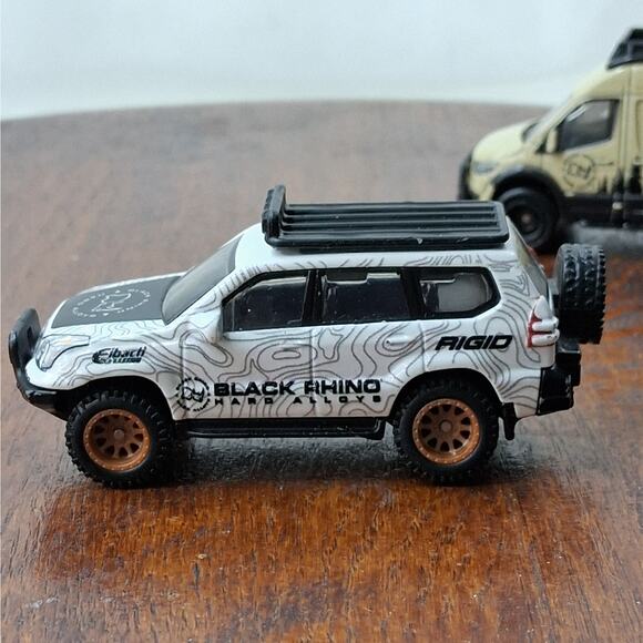HOT WHEELS Premium Set of 2 Diecast Cars Mercedes Sprinter + Toyota Land Cruiser - Picture 3 of 11